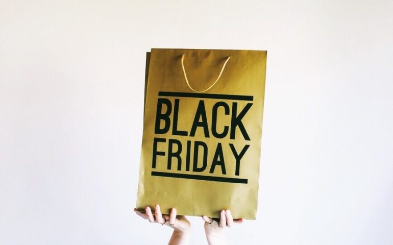8 Ways to Triple Your Black Friday Sales with Social Media